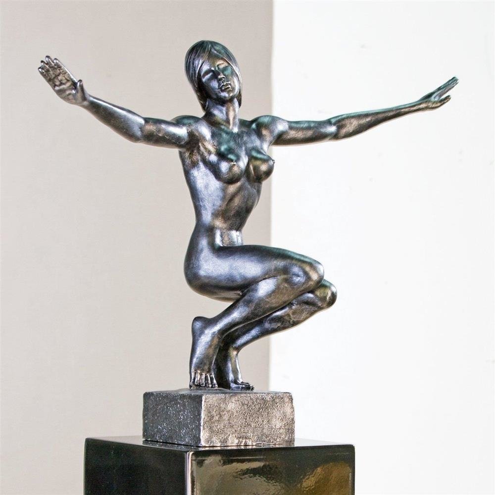 Skulptur Figur Gracia antik silberfarben
