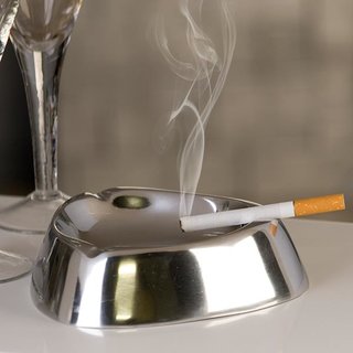 Praktischer Aschenbecher Alu poliert Raucher